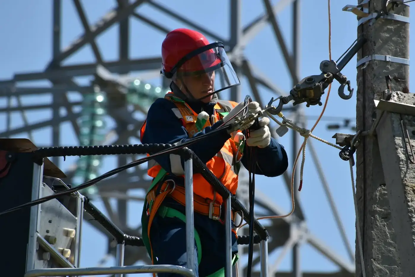 Licensed Electrician or Handyman? What Singapore Law Requires for Electrical and Plumbing Work